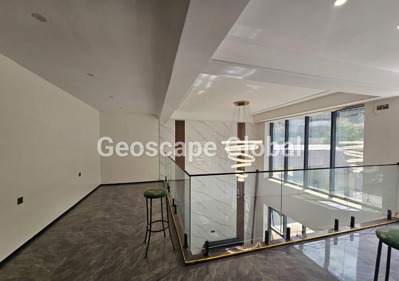 5BR Townhouse with Private Garden & DSQ - Lavington