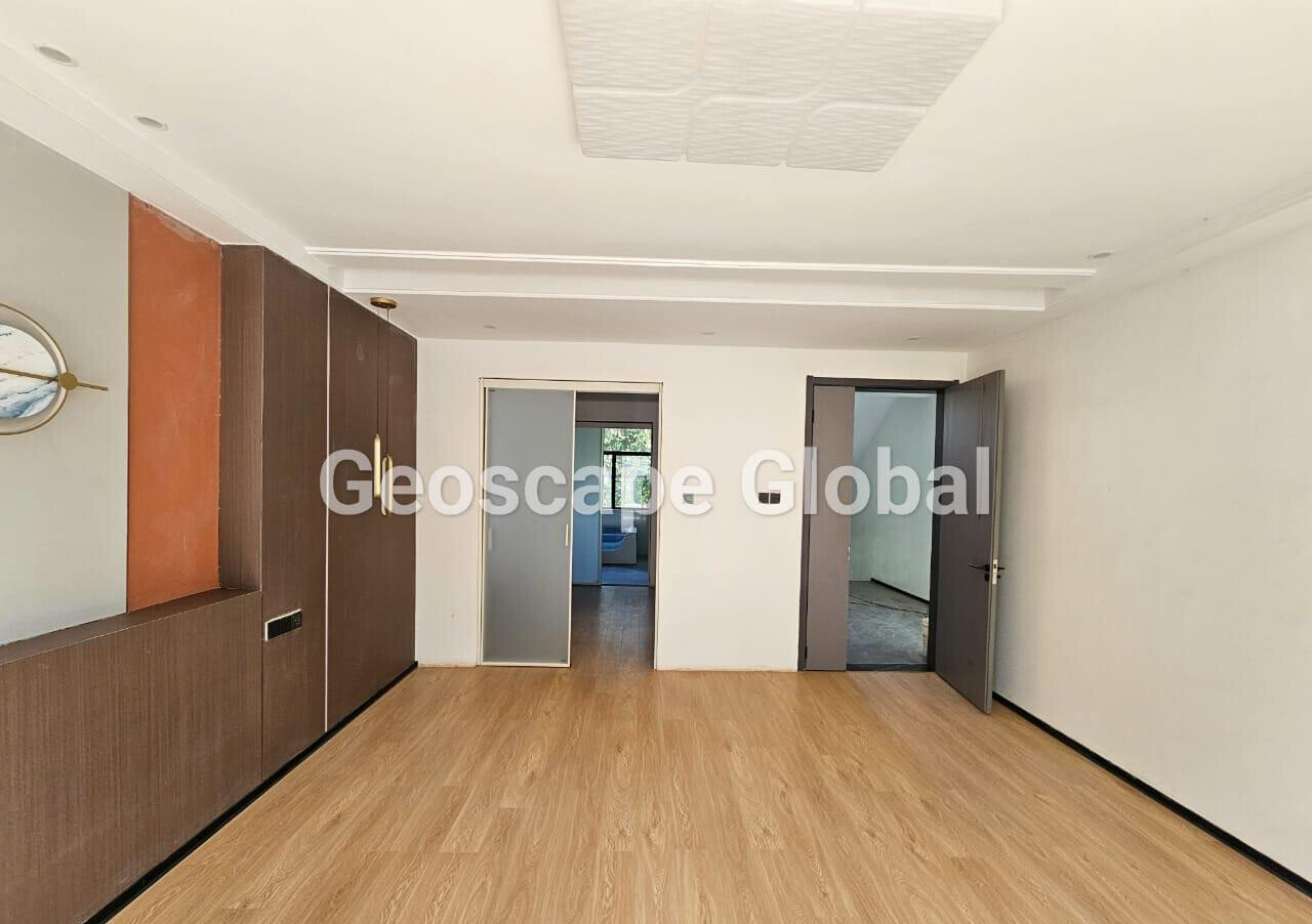 5BR Townhouse with Private Garden & DSQ - Lavington