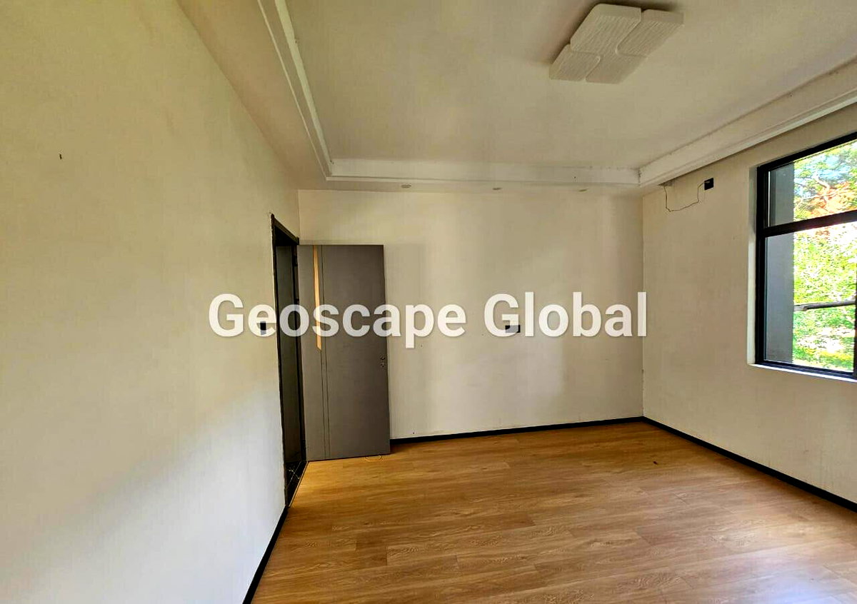 5BR Townhouse with Private Garden & DSQ - Lavington