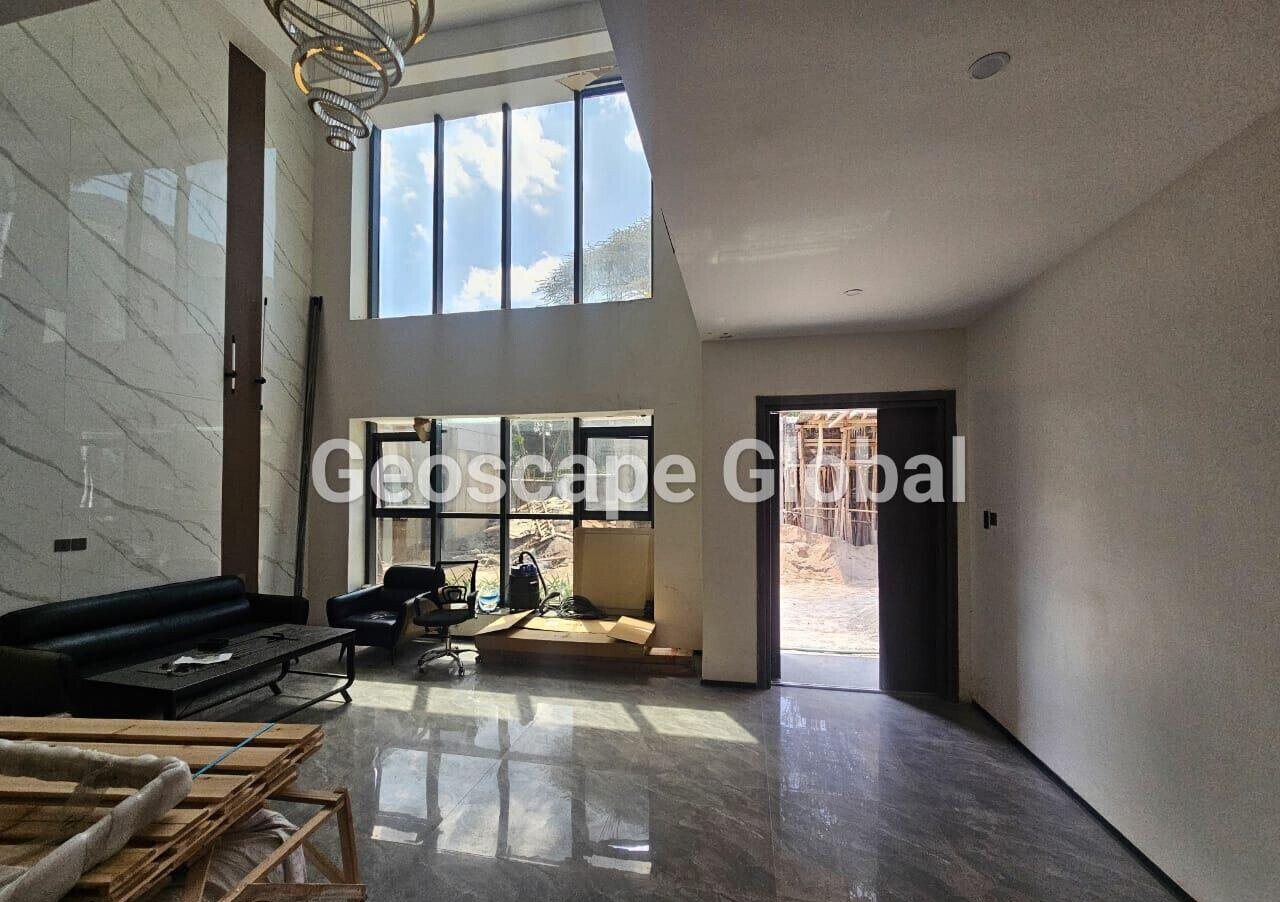 5BR Townhouse with Private Garden & DSQ - Lavington
