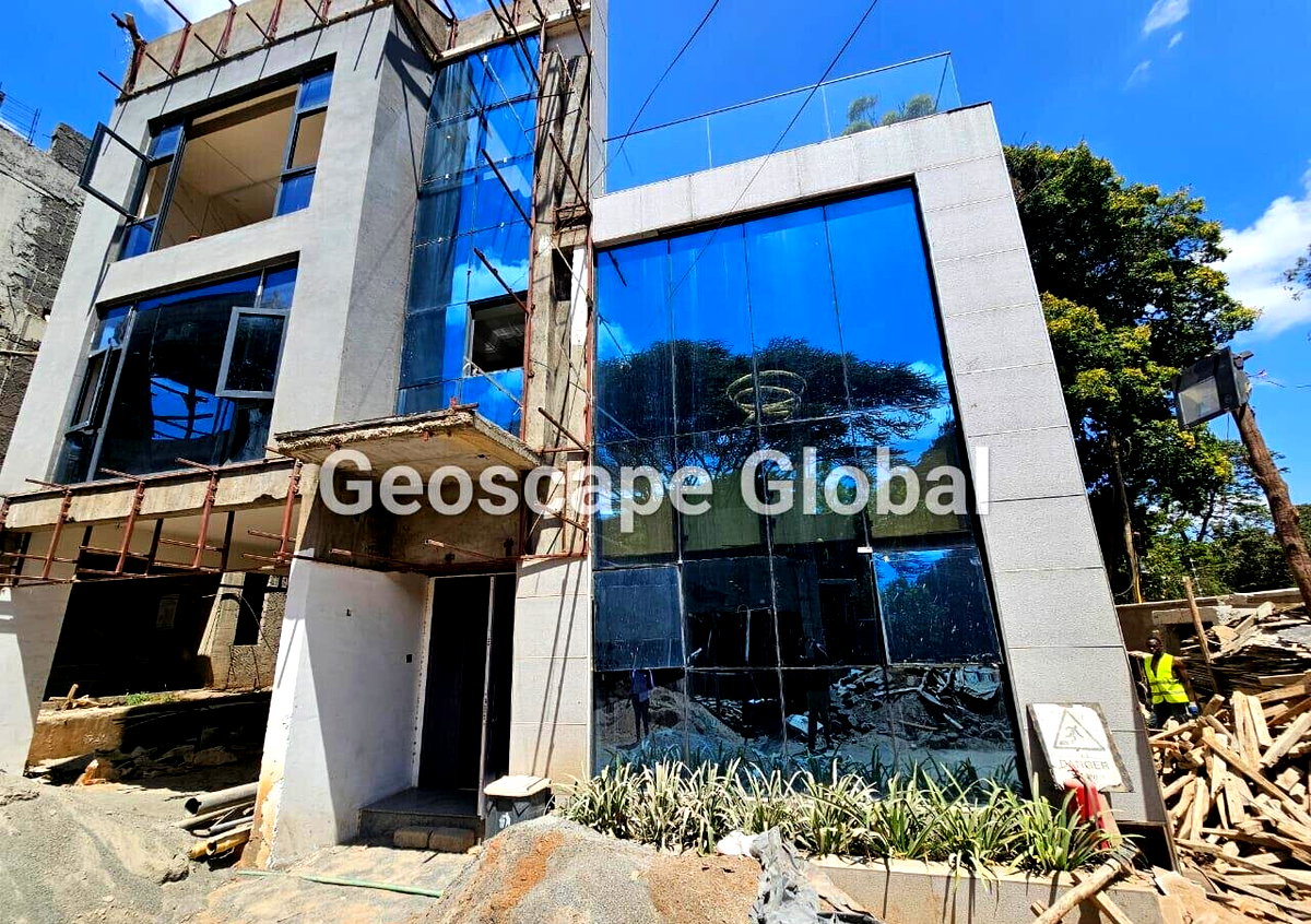 5BR Townhouse with Private Garden & DSQ - Lavington