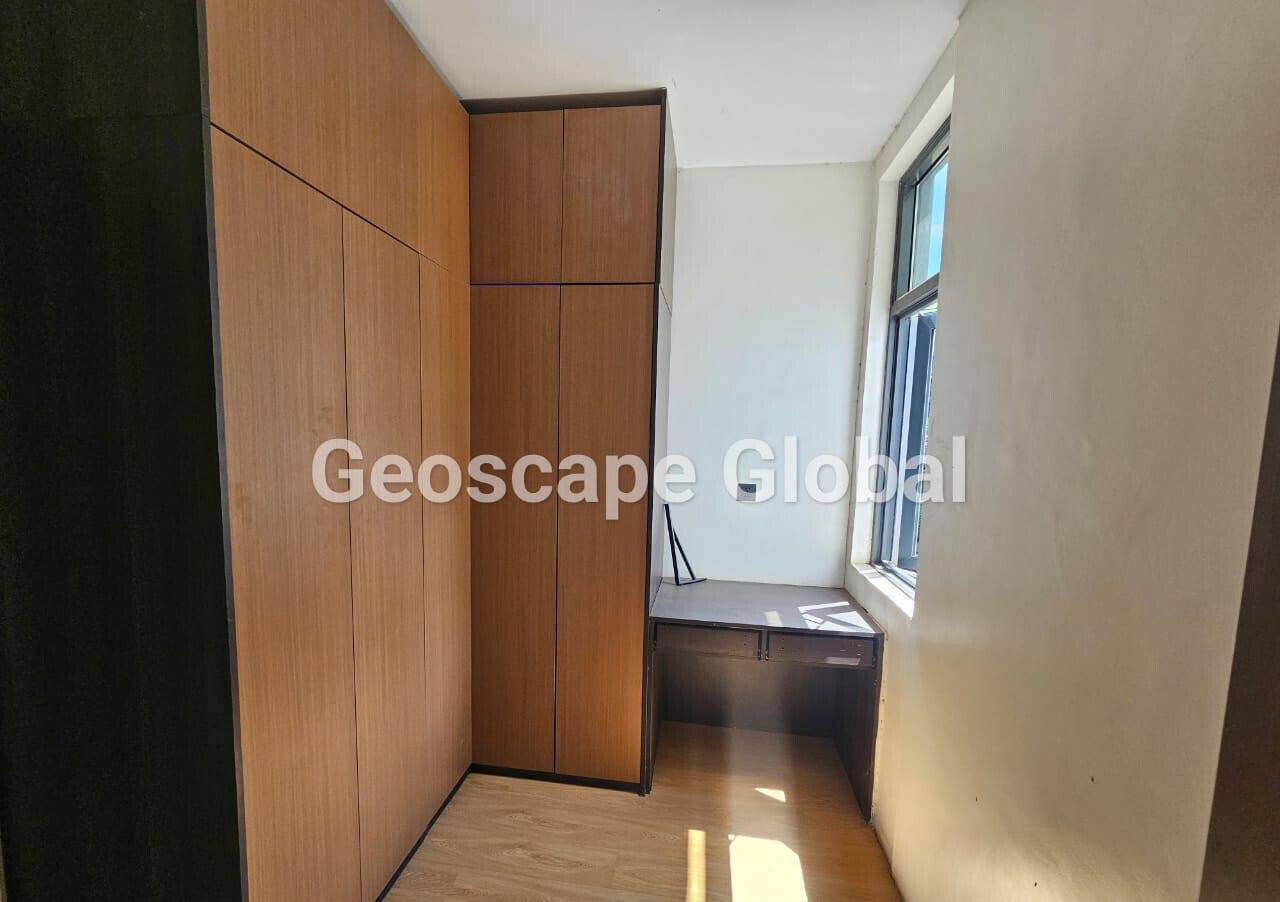 5BR Townhouse with Private Garden & DSQ - Lavington