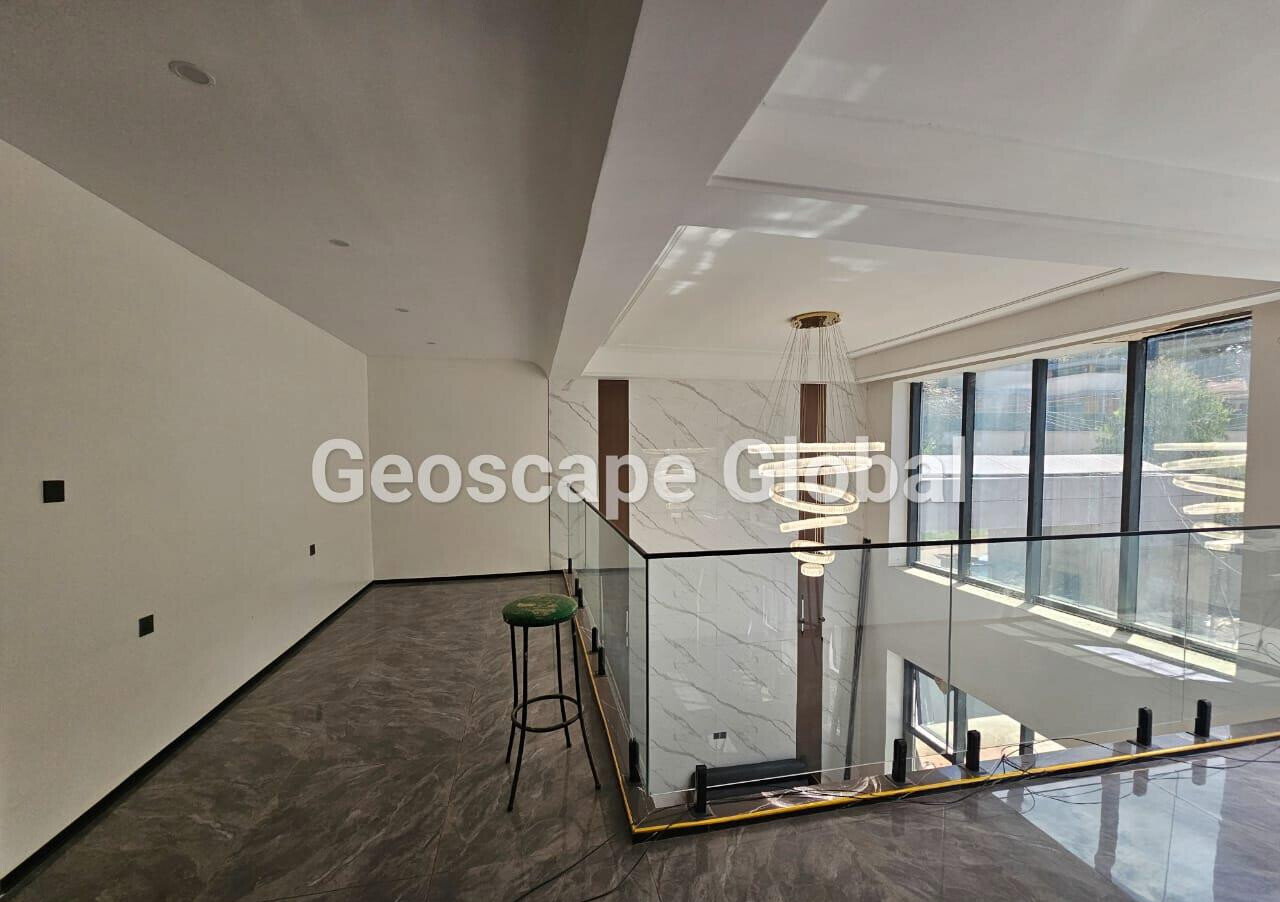 5BR Townhouse with Private Garden & DSQ - Lavington