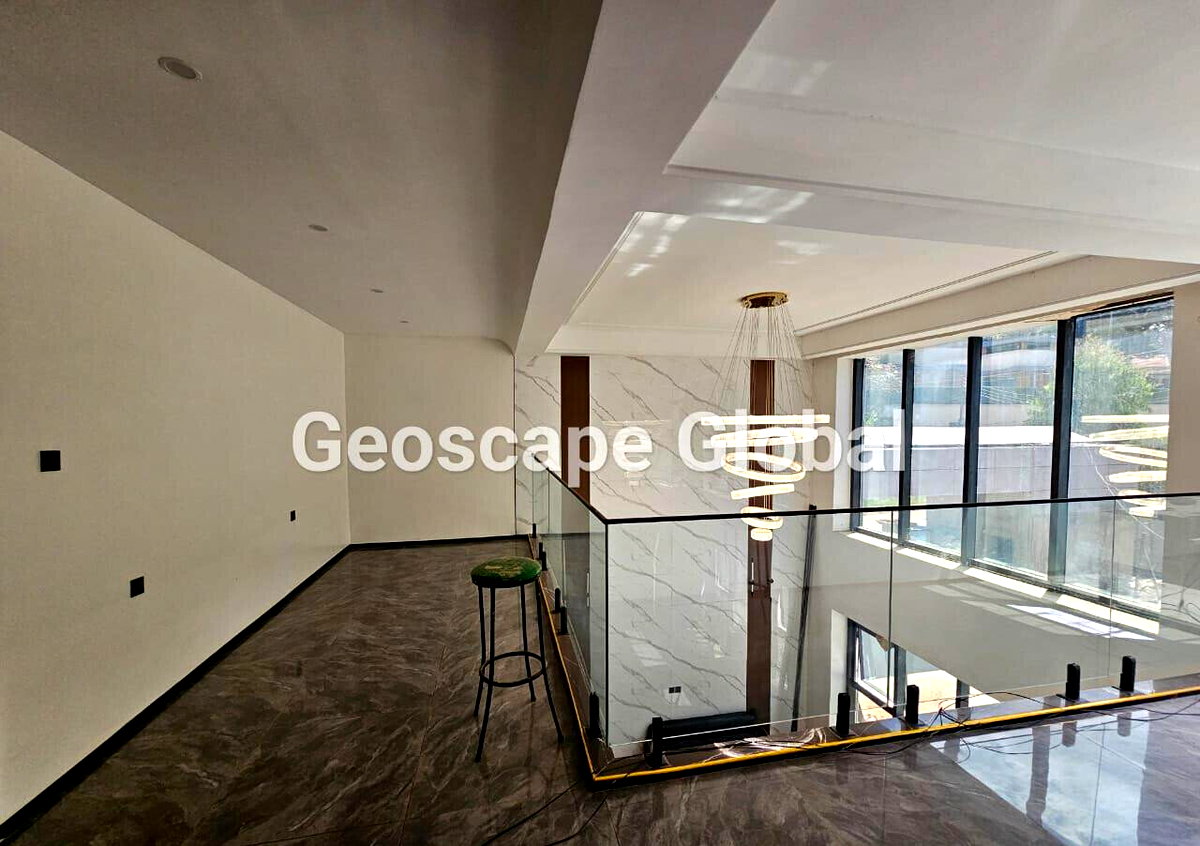 5BR Townhouse with Private Garden & DSQ - Lavington