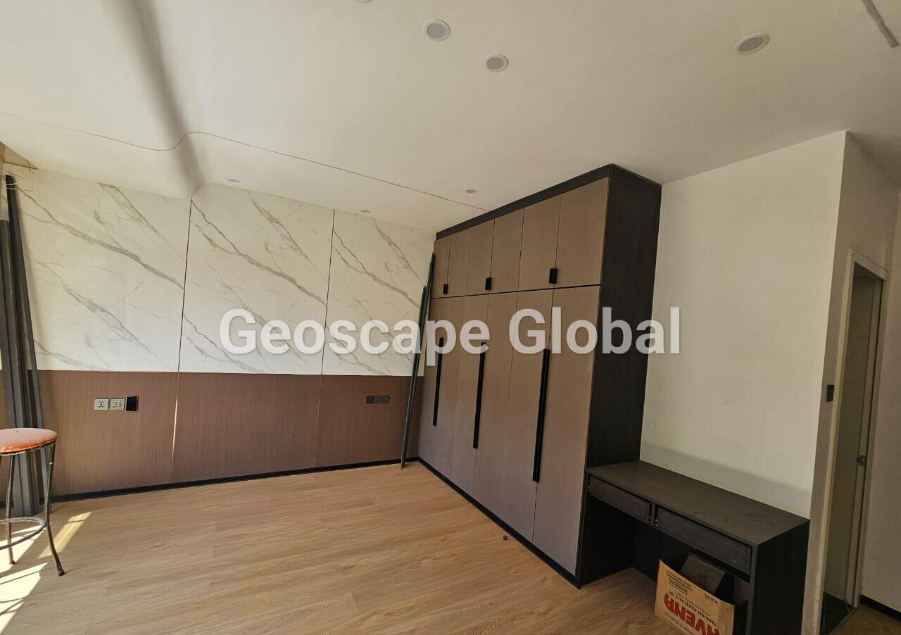 5BR Townhouse with Private Garden & DSQ - Lavington