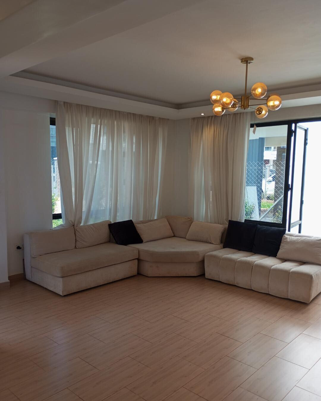 4BR All-Ensuite Townhouse with Rooftop Terrace & Pool - Ruiru