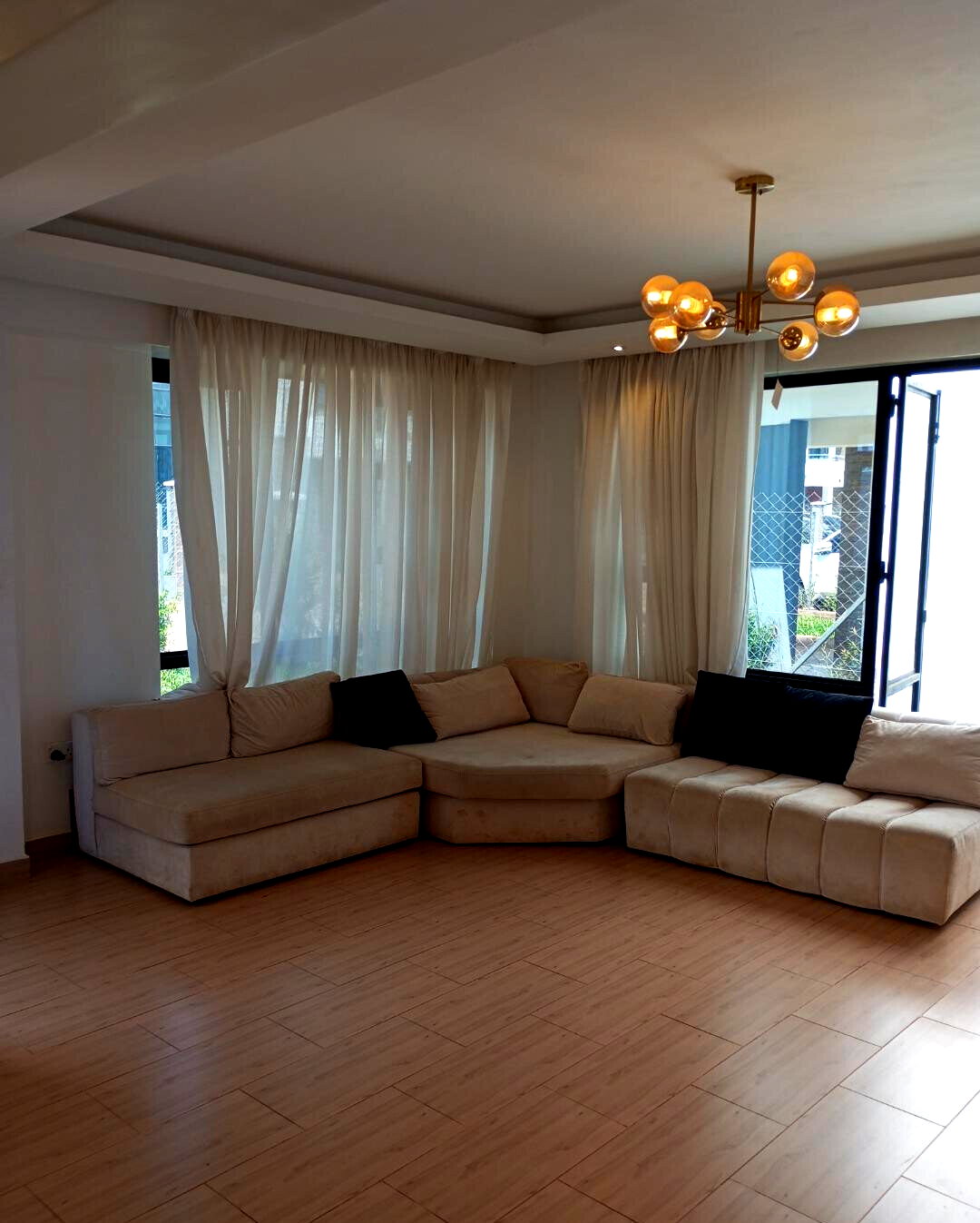 4BR All-Ensuite Townhouse with Rooftop Terrace & Pool - Ruiru