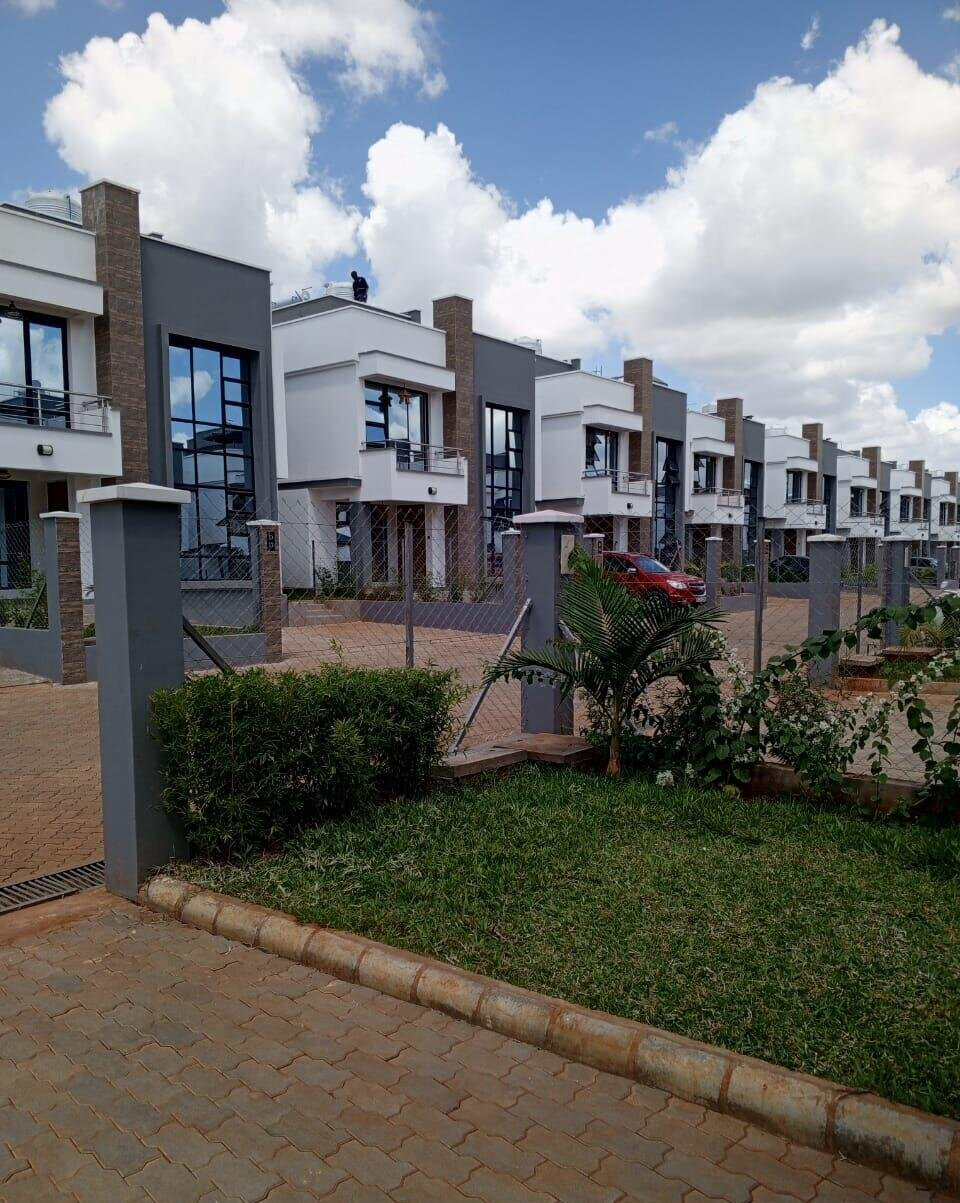4BR All-Ensuite Townhouse with Rooftop Terrace & Pool - Ruiru