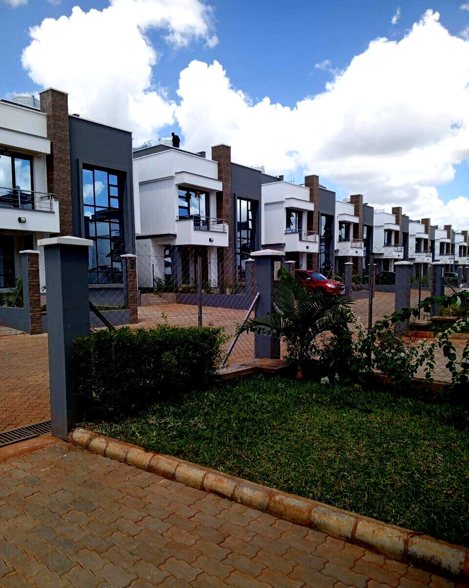4BR All-Ensuite Townhouse with Rooftop Terrace & Pool - Ruiru