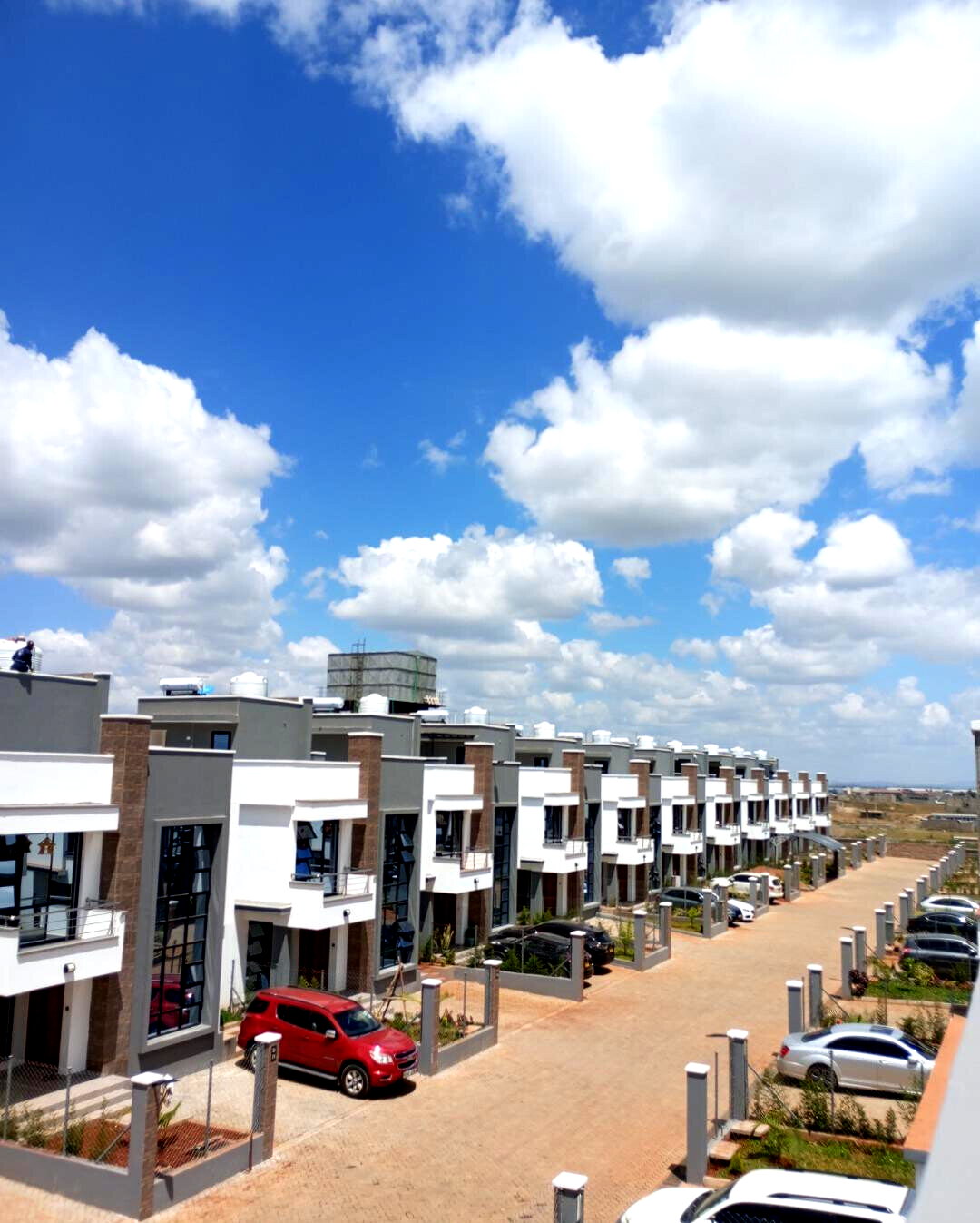 4BR All-Ensuite Townhouse with Rooftop Terrace & Pool - Ruiru