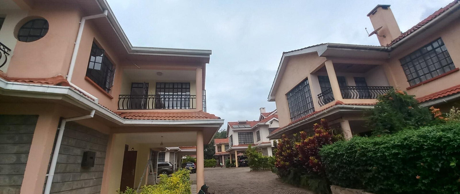 5-Ensuite Townhouse with Fireplace & Manicured Garden - Lavington