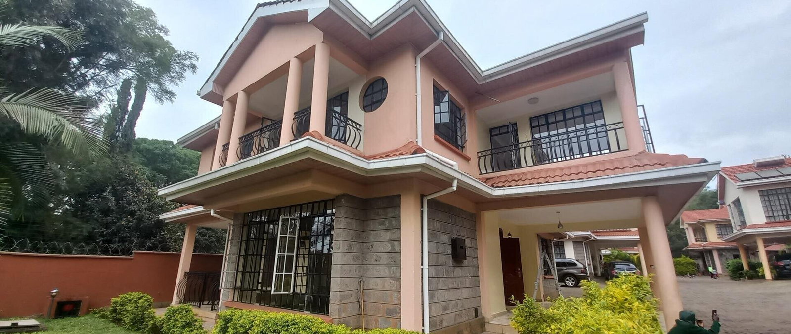 5-Ensuite Townhouse with Fireplace & Manicured Garden - Lavington