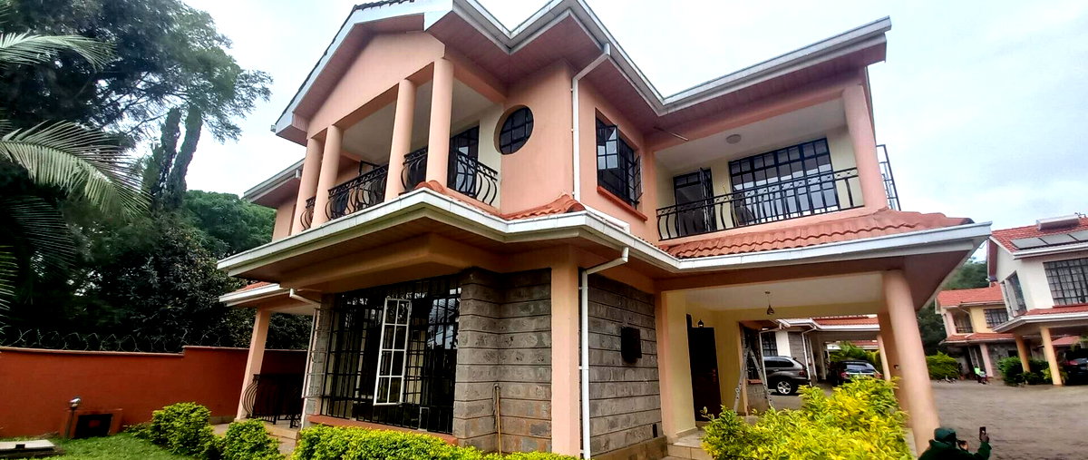 5-Ensuite Townhouse with Fireplace & Manicured Garden - Lavington