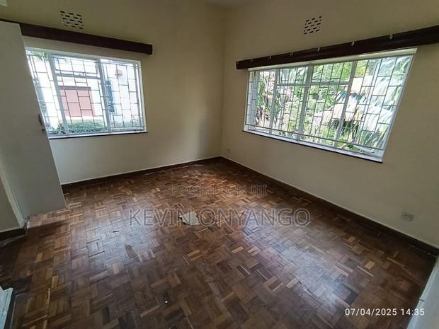 Commercial 8 Bedrooms House for Office Use