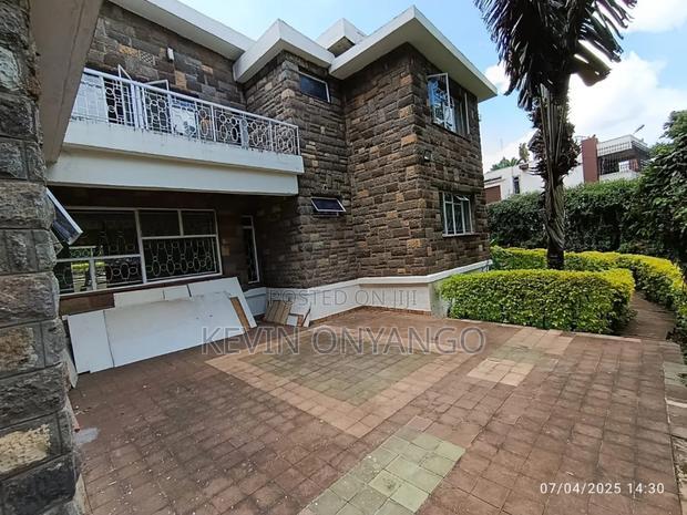 Commercial 8 Bedrooms House for Office Use