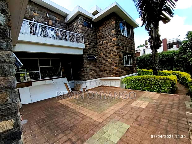 Commercial 8 Bedrooms House for Office Use