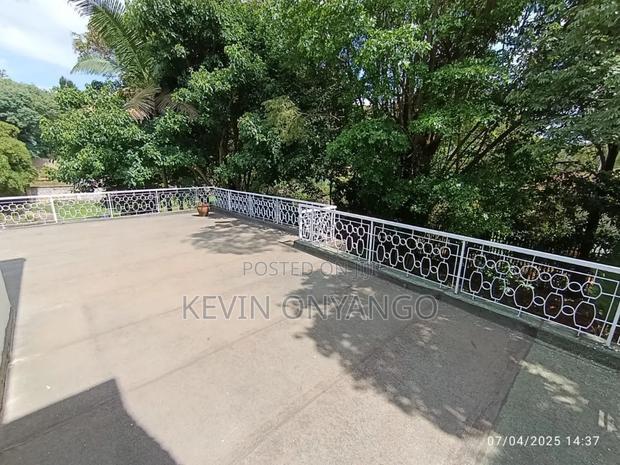 Commercial 8 Bedrooms House for Office Use