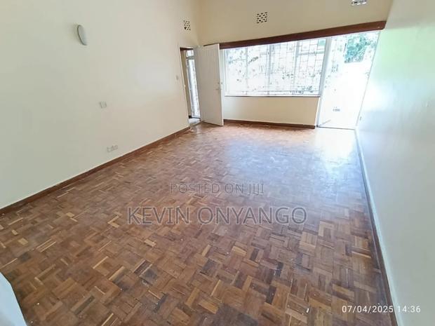 Commercial 8 Bedrooms House for Office Use