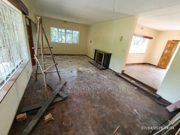 Commercial 8 Bedrooms House for Office Use