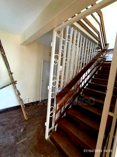 Commercial 8 Bedrooms House for Office Use - Image 16