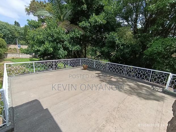 Commercial 8 Bedrooms House for Office Use