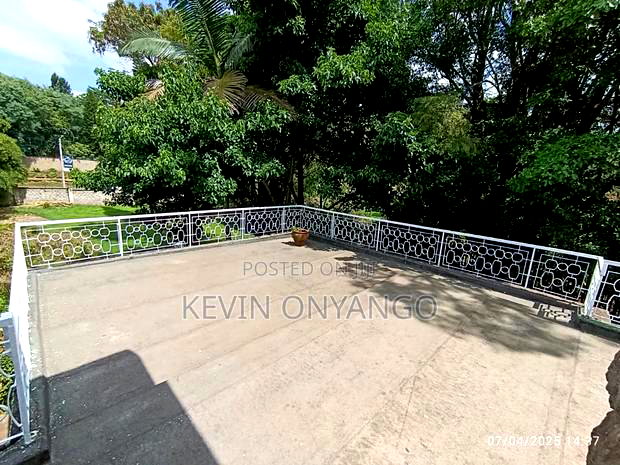 Commercial 8 Bedrooms House for Office Use