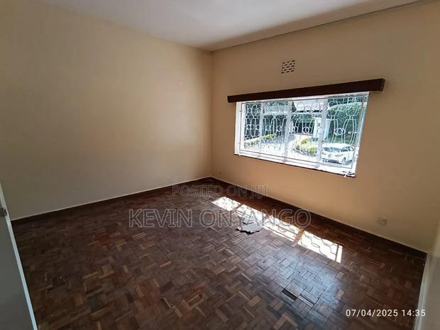 Commercial 8 Bedrooms House for Office Use