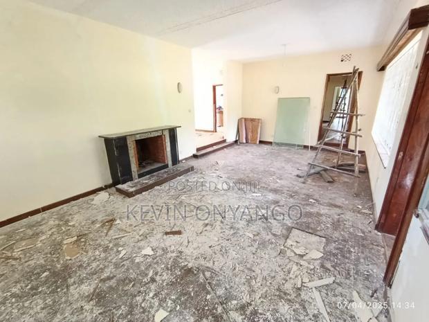 Commercial 8 Bedrooms House for Office Use