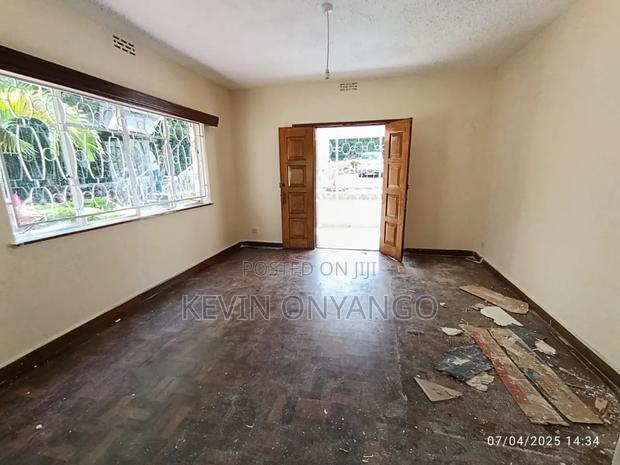 Commercial 8 Bedrooms House for Office Use