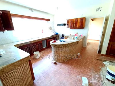 Commercial 8 Bedrooms House for Office Use - Image 6