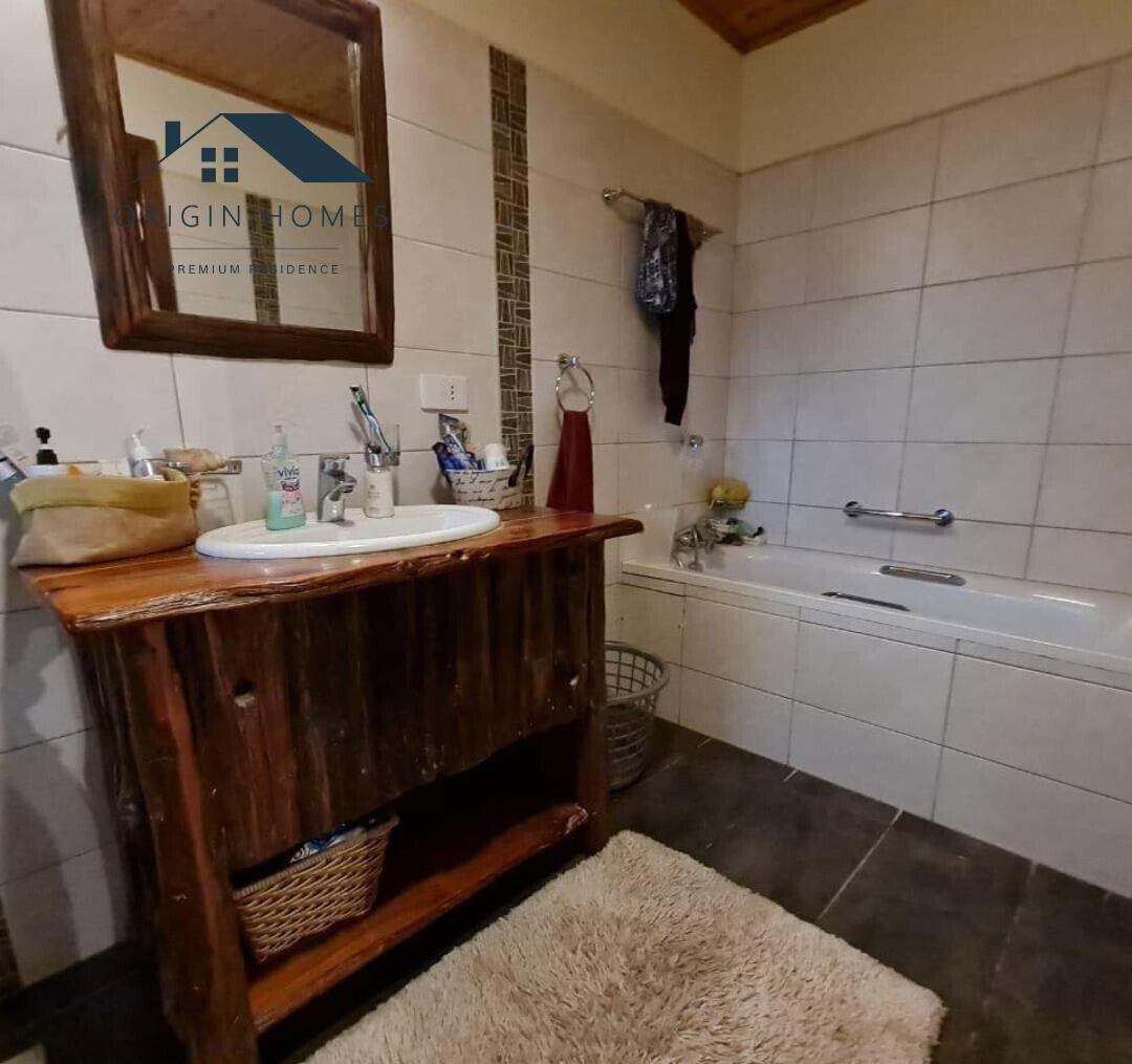 4-Ensuite Townhouse with Attic & Private Garden - Lavington