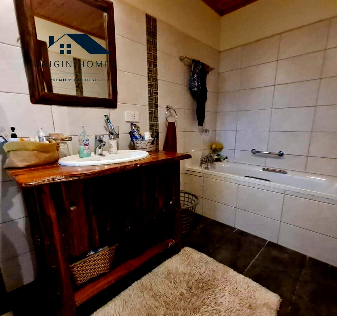 4-Ensuite Townhouse with Attic & Private Garden - Lavington