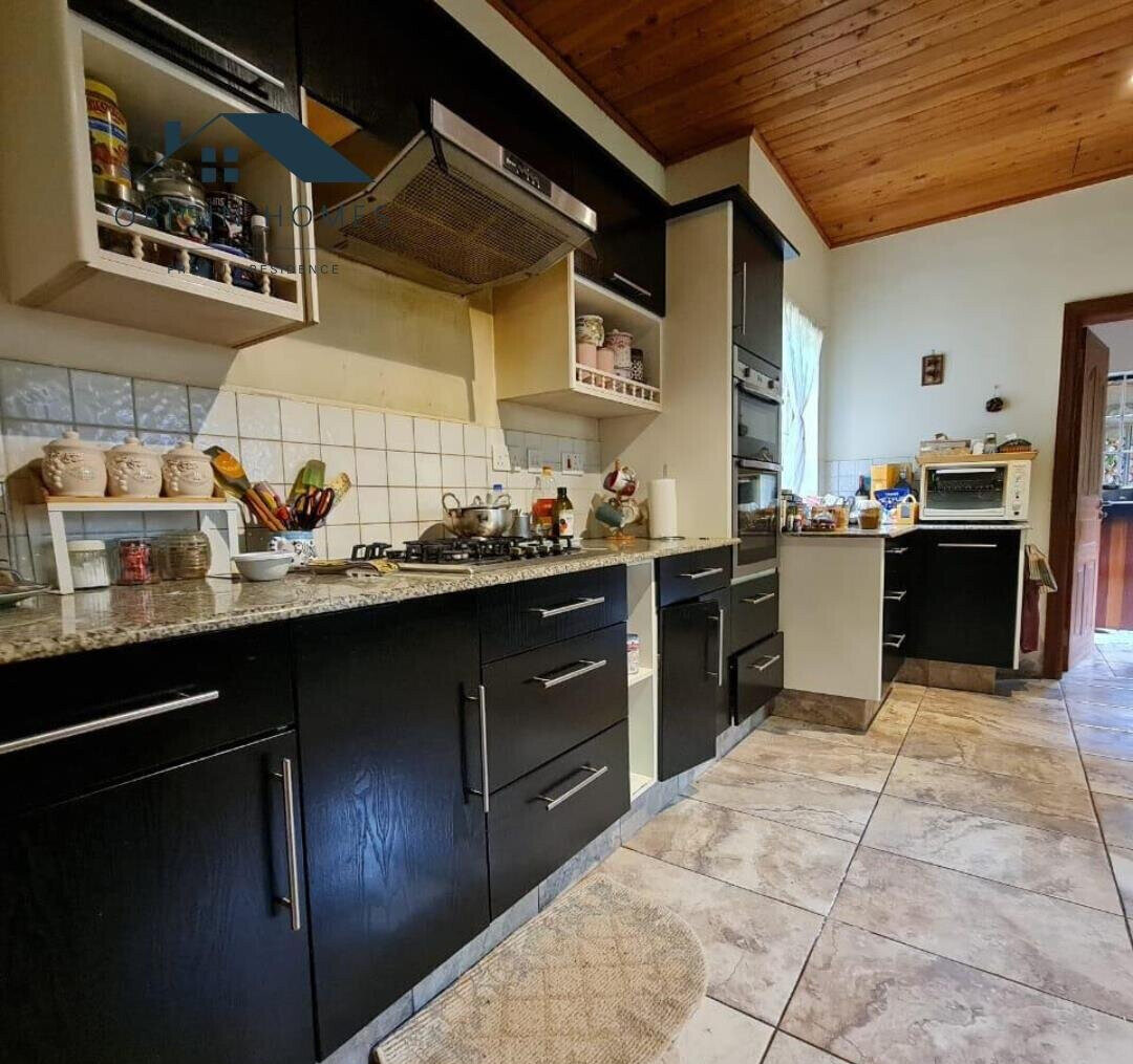 4-Ensuite Townhouse with Attic & Private Garden - Lavington