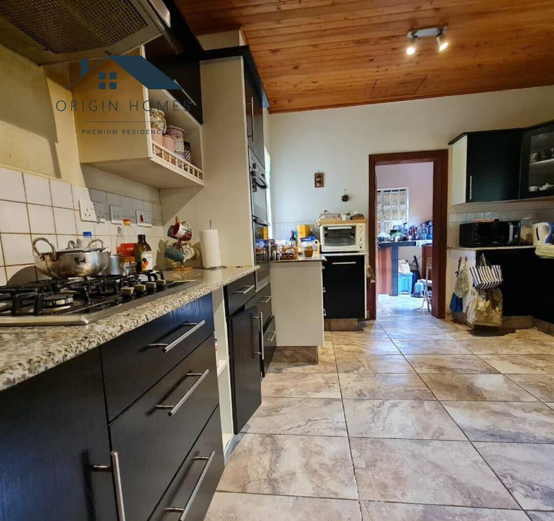 4-Ensuite Townhouse with Attic & Private Garden - Lavington