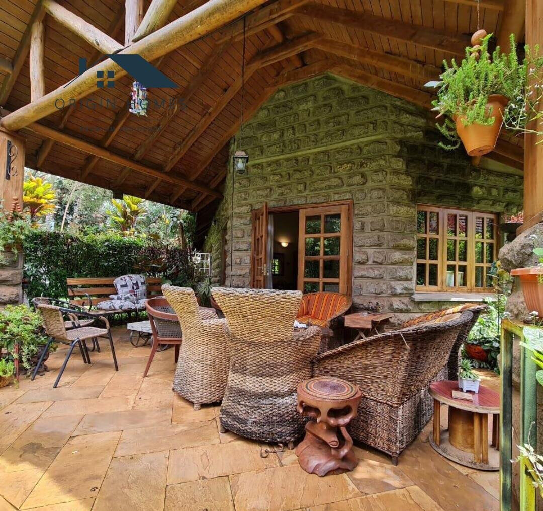 4-Ensuite Townhouse with Attic & Private Garden - Lavington