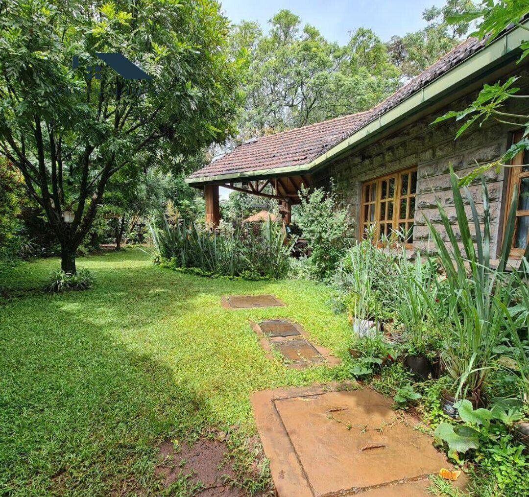 4-Ensuite Townhouse with Attic & Private Garden - Lavington