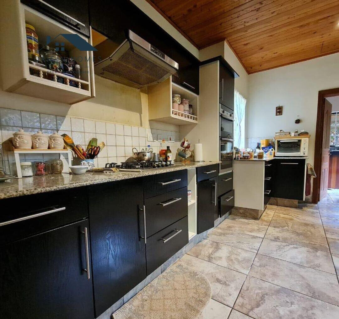 4-Ensuite Townhouse with Attic & Private Garden - Lavington