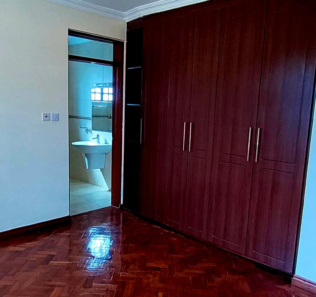 6BR All-Ensuite Maisonette with Lush Gardens – Kerarapon