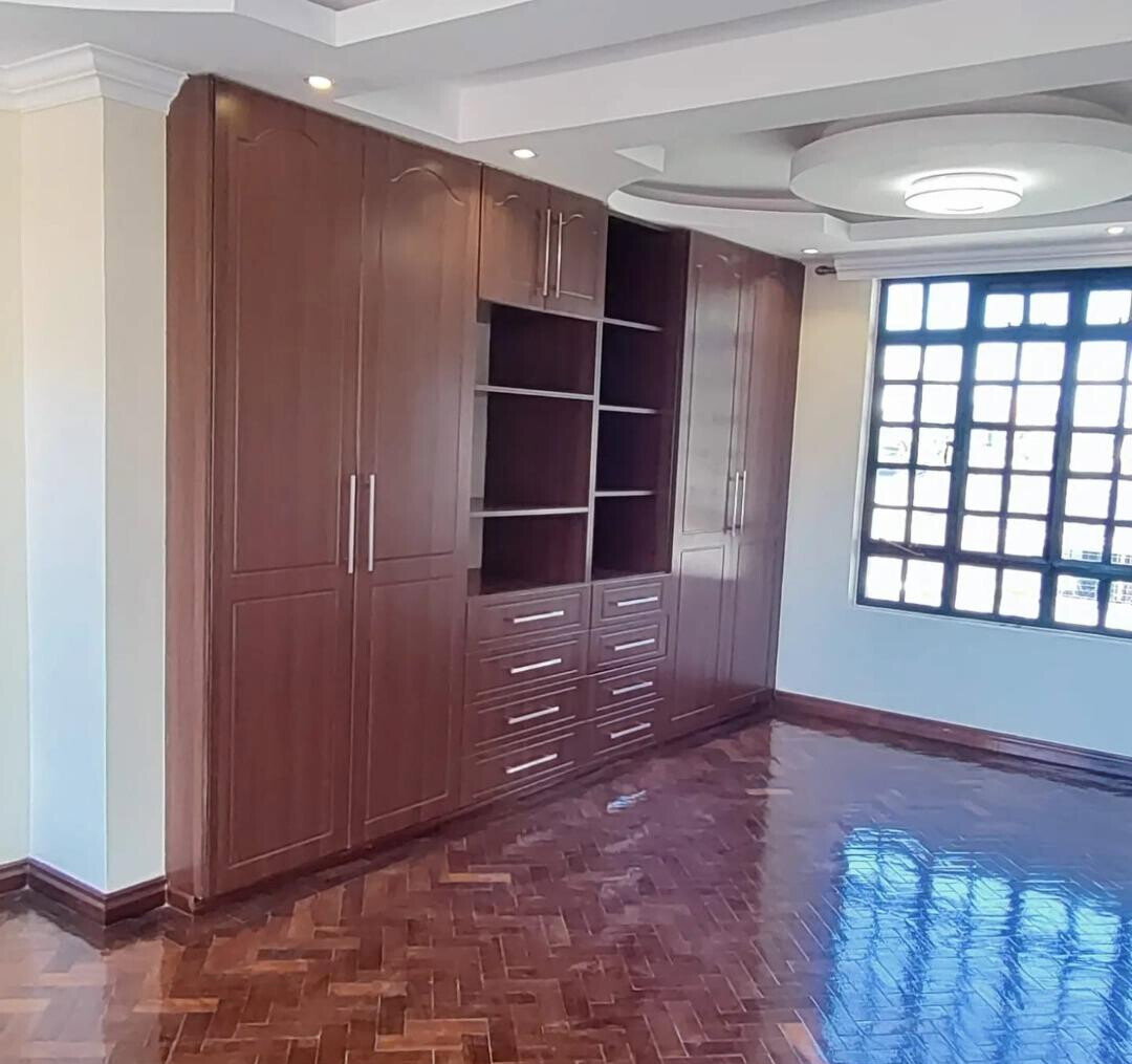 6BR All-Ensuite Maisonette with Lush Gardens – Kerarapon