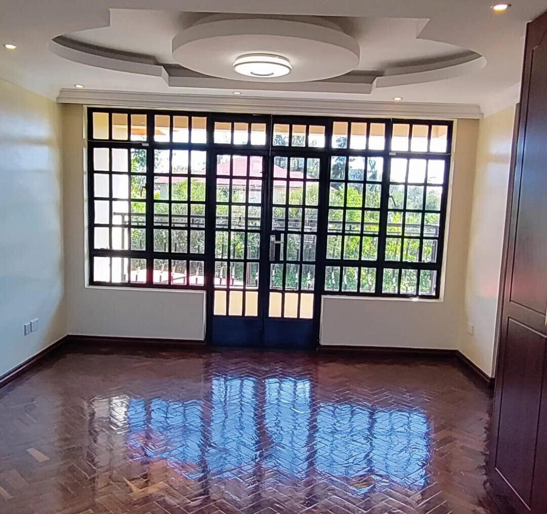 6BR All-Ensuite Maisonette with Lush Gardens – Kerarapon