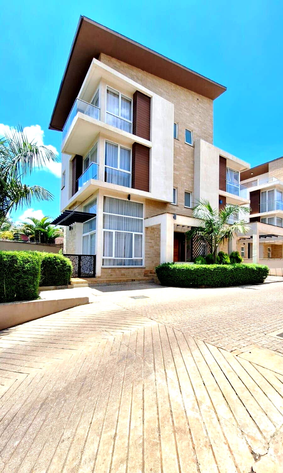 4-Ensuite Townhouse with Pool & Generator - Lavington