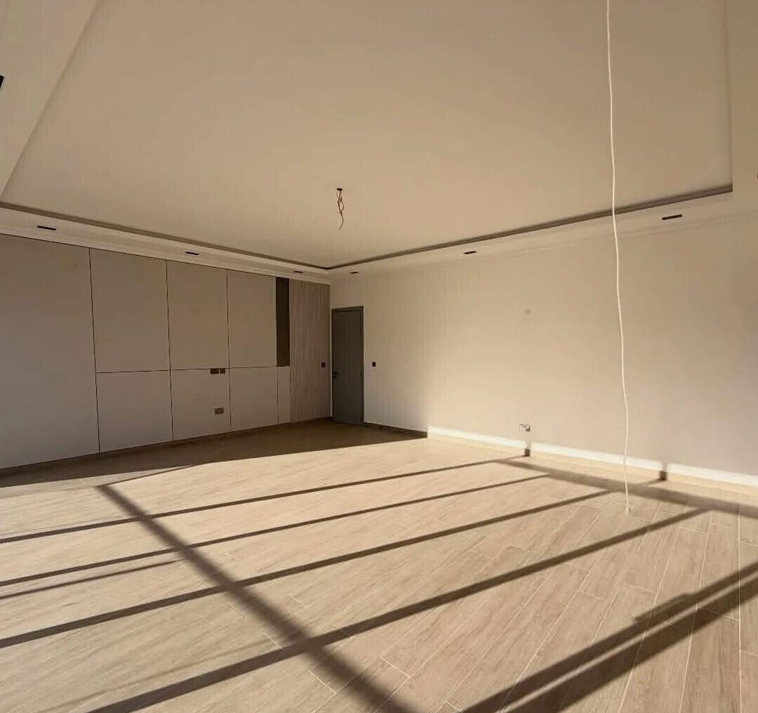 Luxury 5BR Townhouse with Garden