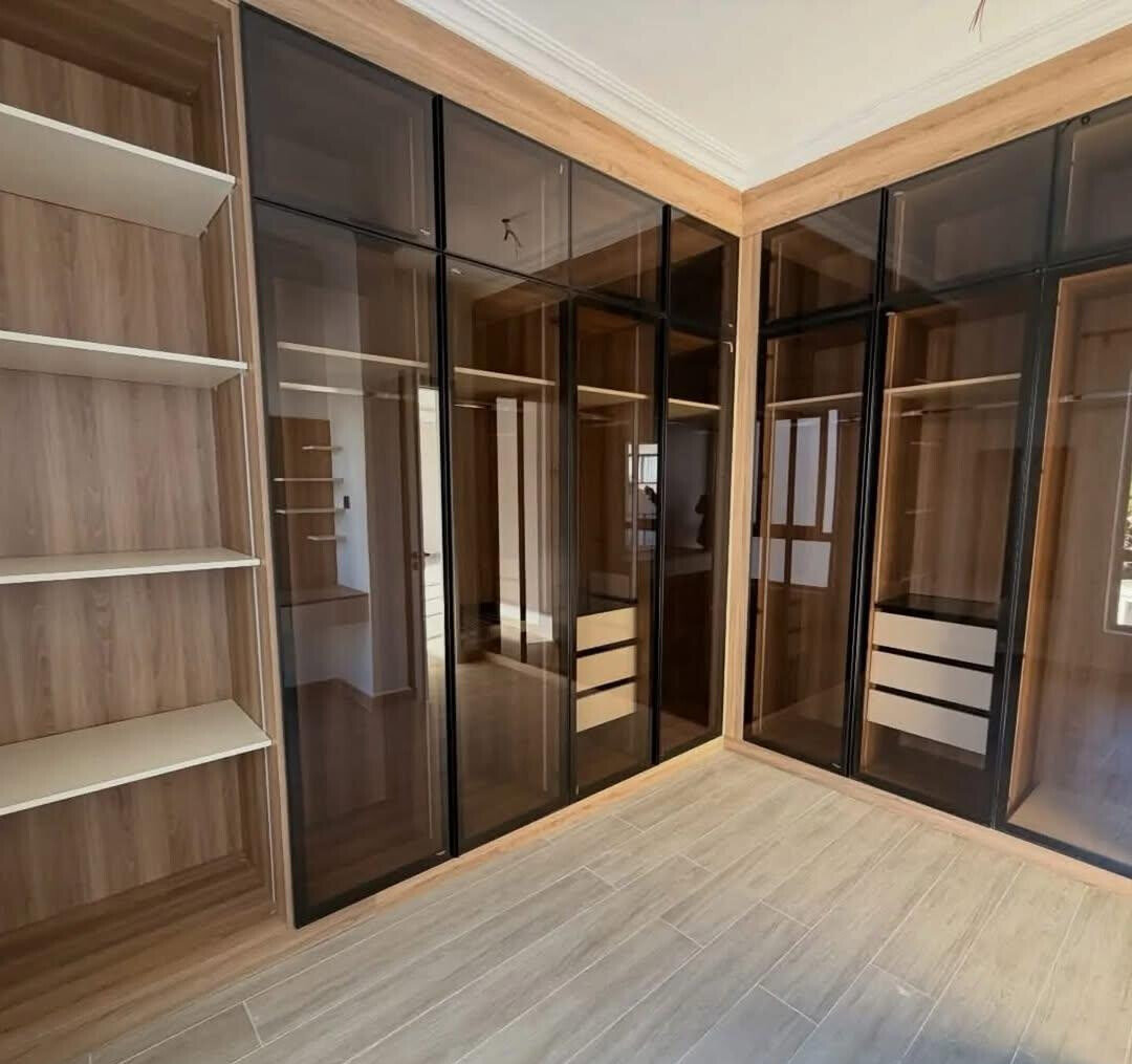 Luxury 5BR Townhouse with Garden