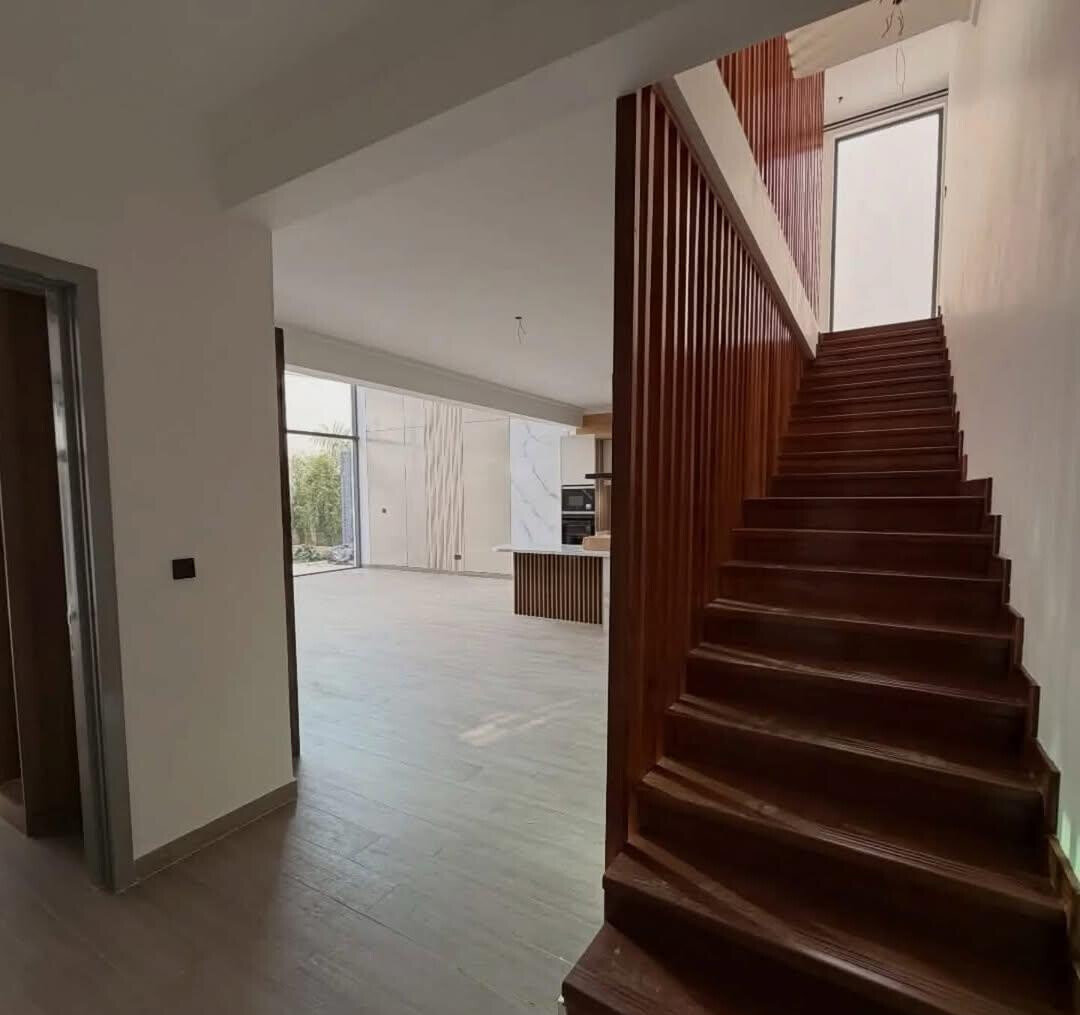 Luxury 5BR Townhouse with Garden