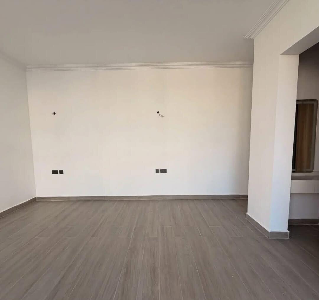 Luxury 5BR Townhouse with Garden