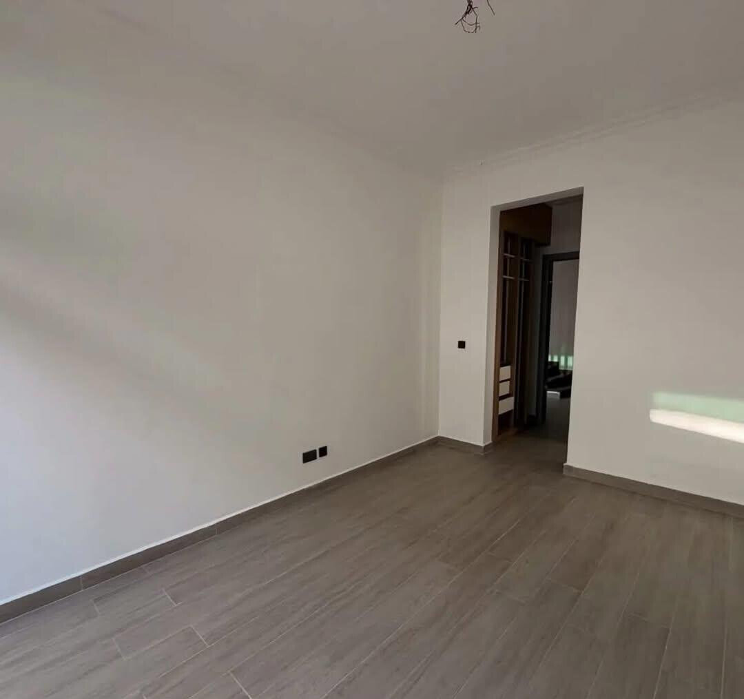 Luxury 5BR Townhouse with Garden