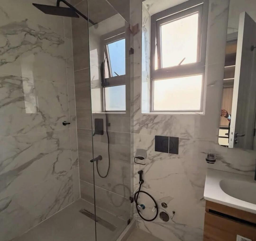 Luxury 5BR Townhouse with Garden