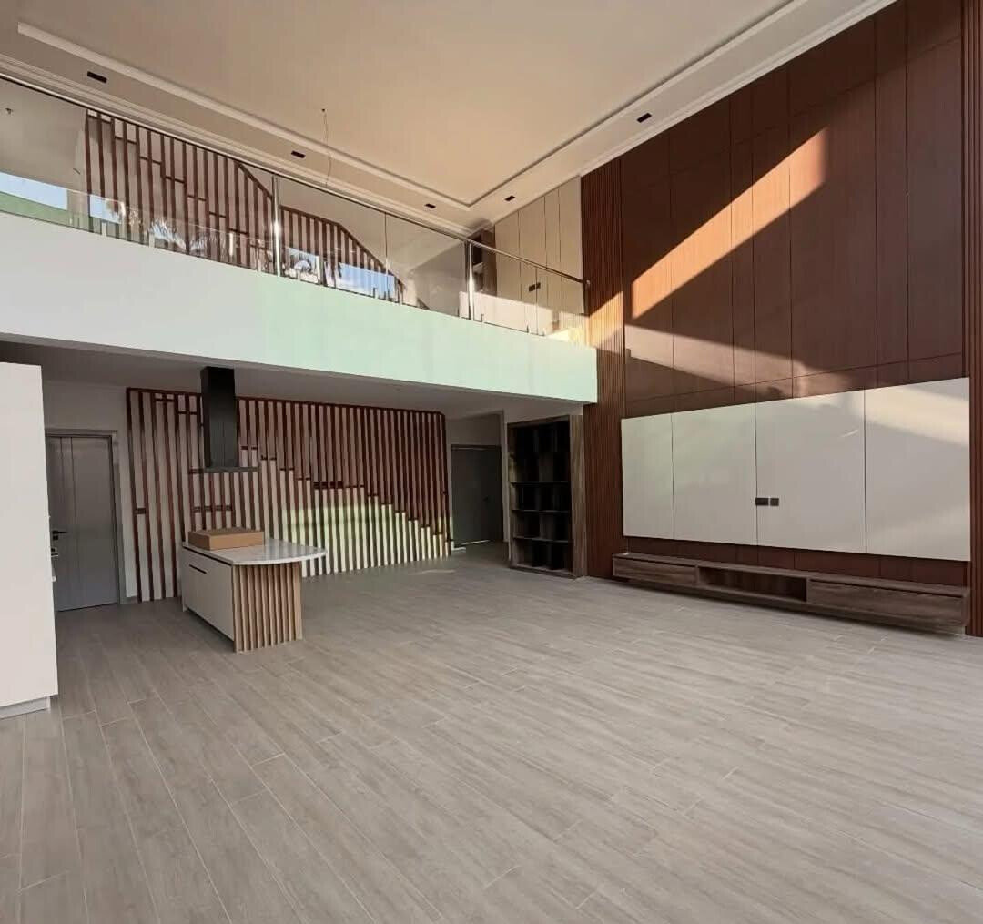 Luxury 5BR Townhouse with Garden