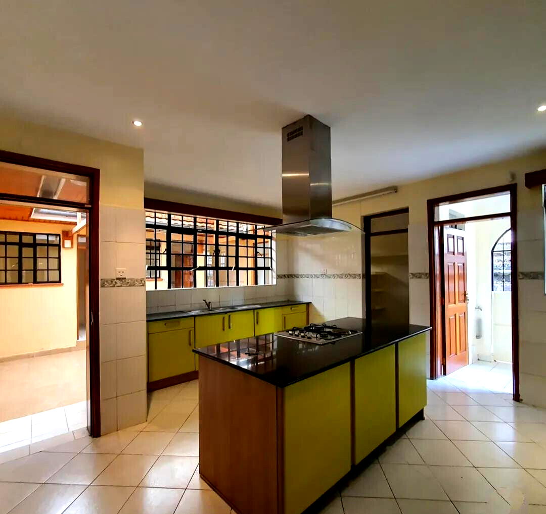 5BR All-Ensuite Townhouse with Fireplace & Study - Kileleshwa