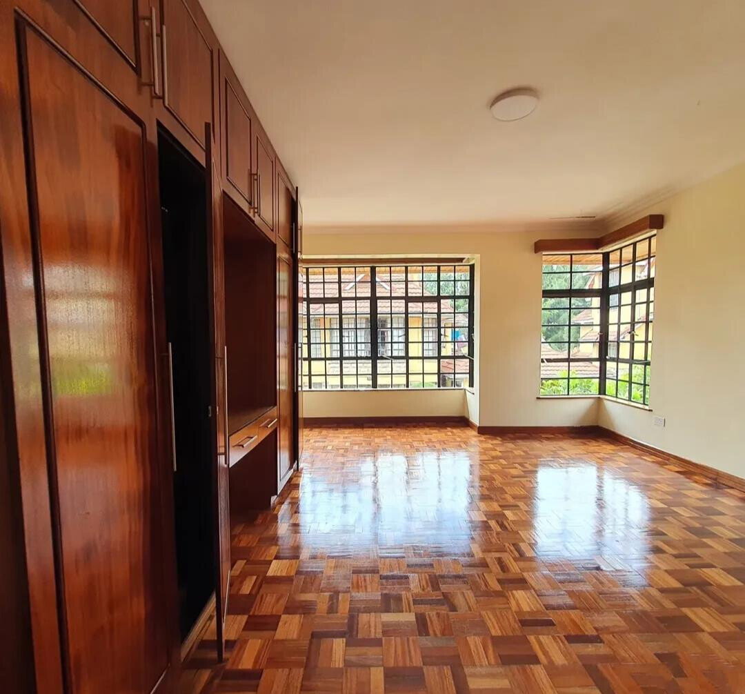 5BR All-Ensuite Townhouse with Fireplace & Study - Kileleshwa